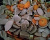 Foto langkah ke 4 dari resep Capcai Sayur Sosis Bakso.
