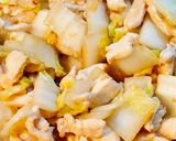 รูปขั้นตอนการทำที่ 6 ของ ผัดผักกาดขาวใส่ไก่