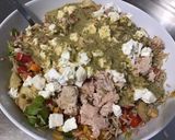 Une image de l'étape 13 de Salade de riz au thon, légumes et feta sauce truffée.