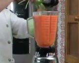 Foto del paso 2 de la receta: Agua de zanahoria con perejil