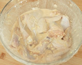 Foto langkah ke 2 dari resep Sayap Ayam Goreng dengan Oseng Bawang Devina Hermawan.