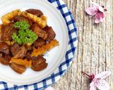 Hình bước làm 3 của món Thịt Kho Dừa