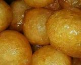 صورة لخطوة 3 من وصفة عوامه بالسميد