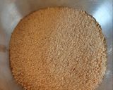 A picture of step 2 of Moong dal halva.