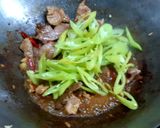 รูปขั้นตอนการทำที่ 4 ของ หมูตับผัดพริกหนุ่ม