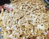 Foto langkah ke 3 dari resep Mie Goreng Mozarella.