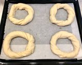 Sajttal töltött magvas koszorú recept fázis 5 fotója
