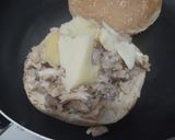 Foto del paso 6 de la receta: Sándwich🍞de pollo🍗desmechado con yogur🥛y queso🥯🧀🧇