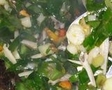 Foto langkah ke 4 dari resep Tumis Daun Kencur Teri Rawit Bumbu Sederhana.
