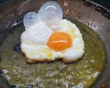Foto del paso 3 de la receta Huevos fritos con pimientos asados