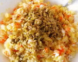 Foto del paso 9 de la receta: Ensaladilla sobre barcas de pan de gambas