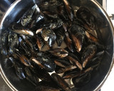 Foto del paso 2 de la receta: Alubias marineras con chipirones