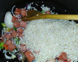 Foto del paso 2 de la receta: Arroz con salchichas