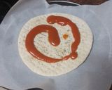 Foto del paso 4 de la receta: Pizza con calabacín, pimiento morrón y jamón serrano
