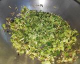 A picture of step 3 of Hariyali Pav bhaji.