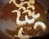 Foto del paso 1 de la receta: Arroz de langostinos y mejillones al aromas de Montilla moriles