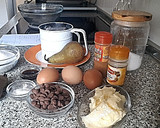 Foto del paso 1 de la receta: Cupcakes de pera relleno de bombón