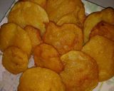 A picture of step 3 of Alu ke pakorey.