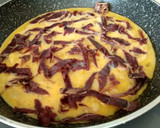 Foto del paso 3 de la receta: Tortilla rellena de cecina con queso de cabra 😋