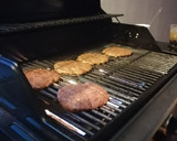 Foto del paso 3 de la receta: Hamburguesa de res (preparadas en familia)