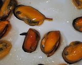 Foto del paso 4 de la receta: Mejillones gelatinados con espuma de perejil