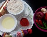 A picture of step 1 of Chicken momo with soup and chutney.