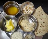 चूरमा तिल बर्फी (लेफ्ट ओवर रोटी और रसगुल्ले की चाशनी से) रेसिपी चरण 1 फोटो
