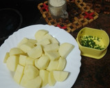 Foto del paso 1 de la receta: Caldo de papas y arroz con huevo duro picado