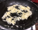 Foto del paso 6 de la receta: Crepes rellenos de picada de pescado y marisco con salsa al cava