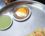 A picture of step 4 of Besan and sooji dhokla.