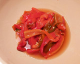 Foto del paso 7 de la receta: Ensalada de pimientos rojos asados, en salsa thai