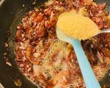 Hình bước làm 5 của món Vào bếp cùng con: Onion jam hay mứt hành tây mặn ngọt với dấm dâu tằm