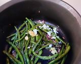 A picture of step 4 of Sauteed Thai Green Beans.