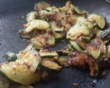 Foto del paso 5 de la receta: Calabacines salteados con salsa agridulce y arroz!!! 🥒🌶🍱🥗🍚