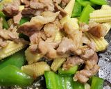 青椒玉米筍炒肉的食譜步驟5照片