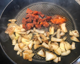 Foto del paso 2 de la receta: Macarrones al huevo con chorizo y sobrasada