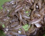 Foto langkah ke 1 dari resep Ikan Bilis Goreng Sambal Kemangi.