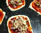 চিজি পিজ্জা বোম(Cheese Pizza Bomb recipe in Bengali) রেসিপির ধাপ 7 ছবি