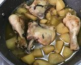 Foto del paso 3 de la receta Pollo con cebollas en ajada con perejil y vino
