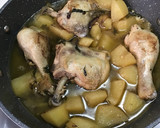 Foto del paso 3 de la receta: Pollo con cebollas en ajada con perejil y vino