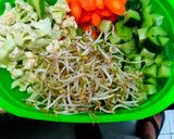 Foto langkah ke 2 dari resep Capcay Sayur Udang Ayam.