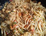 Foto del paso 5 de la receta: Pollo al wok con verduritas y spaghetti
