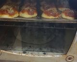 Foto langkah ke 3 dari resep Pizza Mini Homemade.