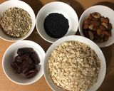 รูปขั้นตอนการทำที่ 1 ของ Pan-roasted granola / muesli (กราโนล่า / มูสลี่คั่วกระทะ)