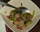 Foto langkah ke 1 dari resep Tumis caisim bakso ala Eko Harjo.