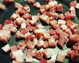 Foto del passaggio 1 della ricetta Pasta con fiori di zucchina e pancetta