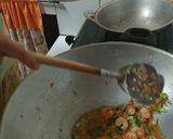 Foto langkah ke 4 dari resep Mie goreng udang.