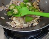 A picture of step 4 of Methi Malai matar.