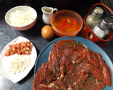 Foto del paso 1 de la receta: Rollos de carne rellenos con salsa de cebolla y vino