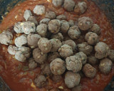 Foto del paso 4 de la receta: Albóndigas en salsa de tomate y cebolla